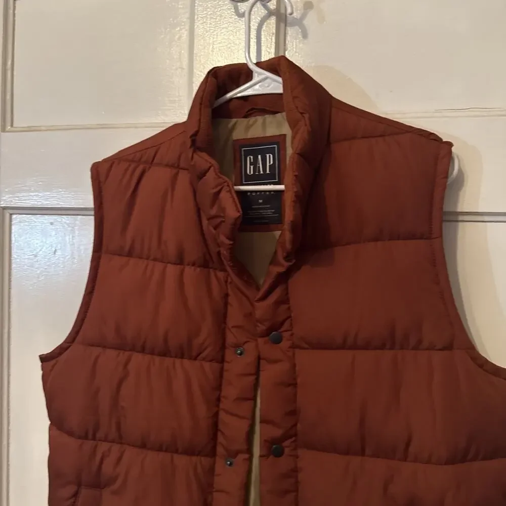 GAP Men's Sleeveless Puffer Vest -water Resistant Size Medium - Picture 2 of 5